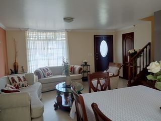 Foto 3 de En Venta Casa Jardines de Carcelén, frente a Yambal