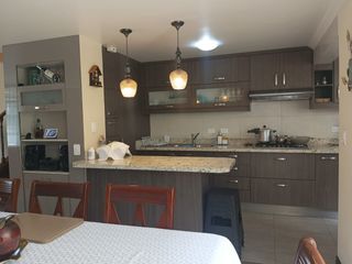 Foto 5 de En Venta Casa Jardines de Carcelén, frente a Yambal