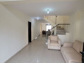Foto 5 de En alquiler casa full amoblada en Ciudad Celeste, via Samborondon
