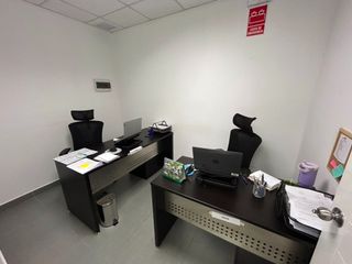 Foto 17 de ALQUILO MODERNA OFICINA CON 4 ESTACIONAMIENTOS, MIRAFLORES