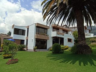 Foto 4 de Casa en Venta 464 m² Miravalle Dos, Terreno de 780 m² 3 Parqueaderos