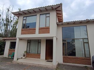 Foto 1 de Exclusiva Casa Campestre en Cajicá - Elegancia y Confort en un Entorno Natural