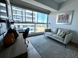 Foto 10 de Hermoso Dpto. Con Finos Acabados Y Linda Vista Al Mar Desde El Balcón. Edificio Moderno