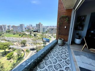 Foto 9 de Hermoso Dpto. Con Finos Acabados Y Linda Vista Al Mar Desde El Balcón. Edificio Moderno