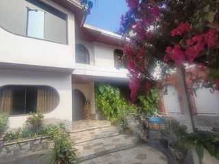 Foto 2 de San Borja - Vendo Bonita Casa 2 Pisos