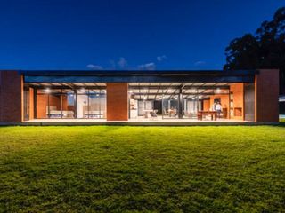 Foto 6 de Casa moderna de Renta en Checa, hermosos jardines