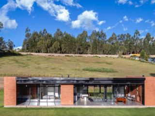 Foto 4 de Casa moderna de Renta en Checa, hermosos jardines