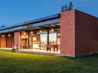 Foto 5 de Casa moderna de Renta en Checa, hermosos jardines