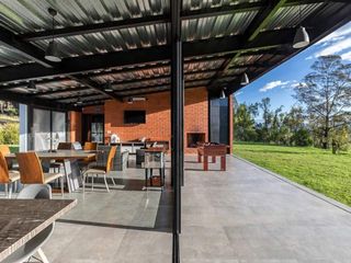 Foto 9 de Casa moderna de Renta en Checa, hermosos jardines