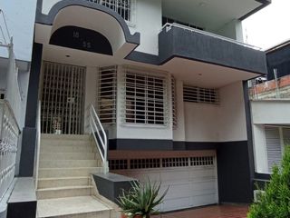 Foto 1 de Casa para uso comercial. barrio el Ingenio. Sur de Cali.