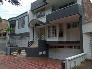 Foto 2 de Casa para uso comercial. barrio el Ingenio. Sur de Cali.