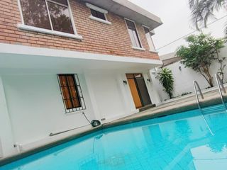Foto 1 de C319 - Venta Casa en Los Ceibos - remodelada - Guayaquil