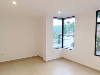 Foto 3 de C319 - Venta Casa en Los Ceibos - remodelada - Guayaquil