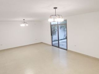 Foto 4 de C319 - Venta Casa en Los Ceibos - remodelada - Guayaquil