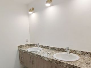 Foto 5 de C319 - Venta Casa en Los Ceibos - remodelada - Guayaquil