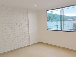 Foto 11 de C319 - Venta Casa en Los Ceibos - remodelada - Guayaquil
