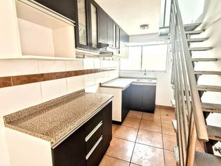 Foto 1 de SE VENDE AMPLIO DUPLEX AMOBLADO EN CONDOMINIO EN COMAS