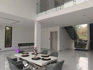 Foto 3 de C290 - Venta Casa en Lago de Capeira Moderna por Estrenar - Guayaquil