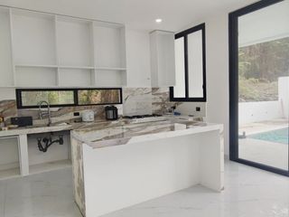 Foto 5 de C290 - Venta Casa en Lago de Capeira Moderna por Estrenar - Guayaquil