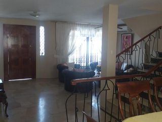Foto 17 de En venta casa medianera en el centro de Manta, sector residencial comercial de alta demanda, Manta Ecuador