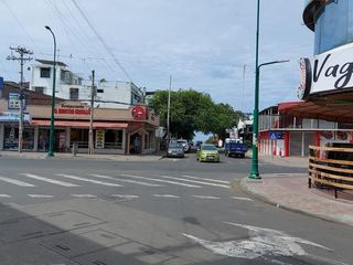 Foto 5 de En venta casa medianera en el centro de Manta, sector residencial comercial de alta demanda, Manta Ecuador