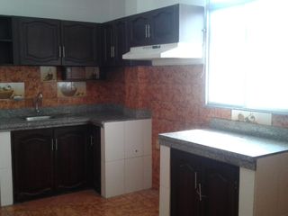 Foto 12 de En venta casa medianera en el centro de Manta, sector residencial comercial de alta demanda, Manta Ecuador