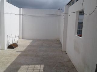 Foto 14 de En venta casa medianera en el centro de Manta, sector residencial comercial de alta demanda, Manta Ecuador