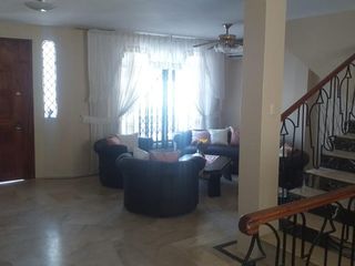 Foto 19 de En venta casa medianera en el centro de Manta, sector residencial comercial de alta demanda, Manta Ecuador