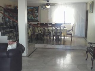 Foto 22 de En venta casa medianera en el centro de Manta, sector residencial comercial de alta demanda, Manta Ecuador