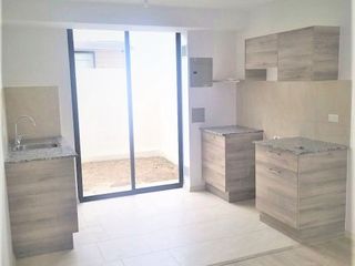 Foto 4 de Linda Casa Pequeña en dos pisos