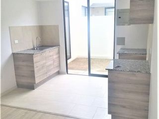 Foto 3 de Linda Casa Pequeña en dos pisos