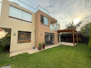 Foto 1 de CASA EN VENTA CON PISCINA EN LA MOLINA