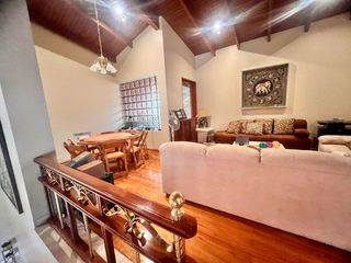 Foto 33 de VENTA DE BELLA CASA MUY BIEN CONSERVADA