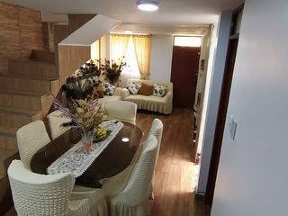 Foto 4 de Se vende casa de 2 pisos, Frente a Parque en la Residencial La Alameda-Paiján (TSuarez)