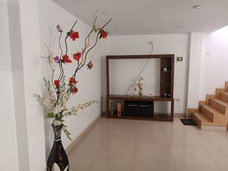 Foto 14 de Se vende casa de 2 pisos, Frente a Parque en la Residencial La Alameda-Paiján (TSuarez)