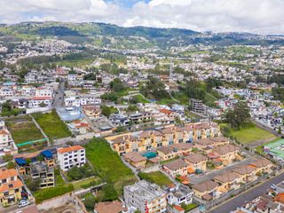 Foto 4 de Casa Independiente con terreno En Venta - Armenia Valle de los Chillos