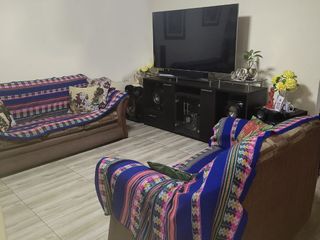 Foto 2 de VENDO CASA DE 3 PISOS URB. MIRAFLORES (ALORA)