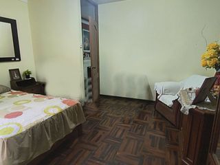 Foto 5 de VENDO CASA DE 3 PISOS URB. MIRAFLORES (ALORA)