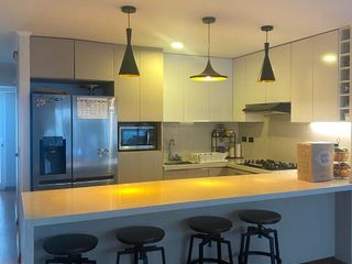 Foto 5 de Vendo moderno departamento flat de 156 m2 y 3 Dorm. en el límite de Lince con San Isidro.