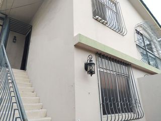 Foto 1 de CASA DE VENTA,  EN URDESA CENTRAL , NORTE DE GUAYAQUIL