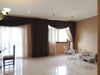 Foto 2 de CASA DE VENTA,  EN URDESA CENTRAL , NORTE DE GUAYAQUIL