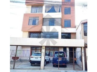 Foto 1 de VENTA DE DEPARTAMENTO EN SEGUNDO PISO CON COCHERA Y FRENTE A PARQUE EN CHICLAYO