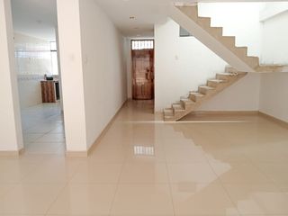 Foto 1 de Venta De Amplia Casa Urb San Isidro I Etapa (GAPONTE)