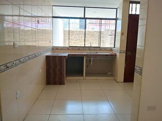 Foto 4 de Venta De Amplia Casa Urb San Isidro I Etapa (GAPONTE)