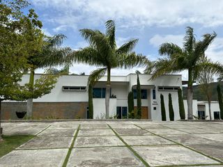Foto 2 de Venta Lujosa Finca Lago Calima con Acceso directo al Lago (Muelle Privado)