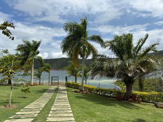 Foto 6 de Venta Lujosa Finca Lago Calima con Acceso directo al Lago (Muelle Privado)