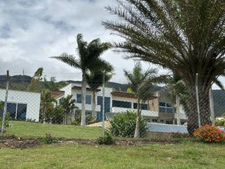 Foto 9 de Venta Lujosa Finca Lago Calima con Acceso directo al Lago (Muelle Privado)