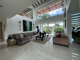 Foto 16 de Venta Lujosa Finca Lago Calima con Acceso directo al Lago (Muelle Privado)
