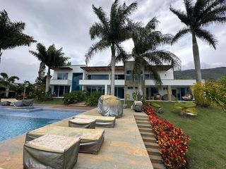 Foto 14 de Venta Lujosa Finca Lago Calima con Acceso directo al Lago (Muelle Privado)