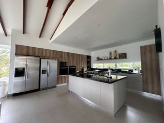Foto 61 de Venta Lujosa Finca Lago Calima con Acceso directo al Lago (Muelle Privado)